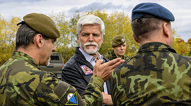 Prezident pokračuje v návštěvě Ústeckého kraje, viděl vojáky i psychiatrii