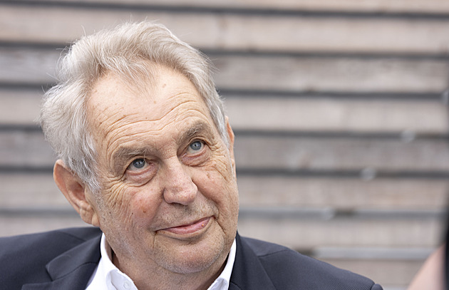 Zemanovi odstranili stehy po operaci. U předávání vyznamenání na Hradě nebude