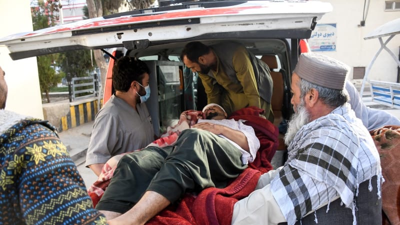 Zborcené domy a lidé v troskách. Afghánistán zasáhlo ničivé zemětřesení