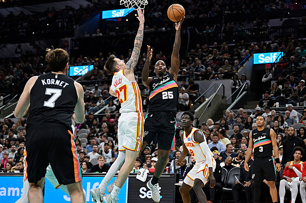 Krejčí se vrátil na lavičku, i tak odehrál půl hodiny. Atlanta nestačila na San Antonio