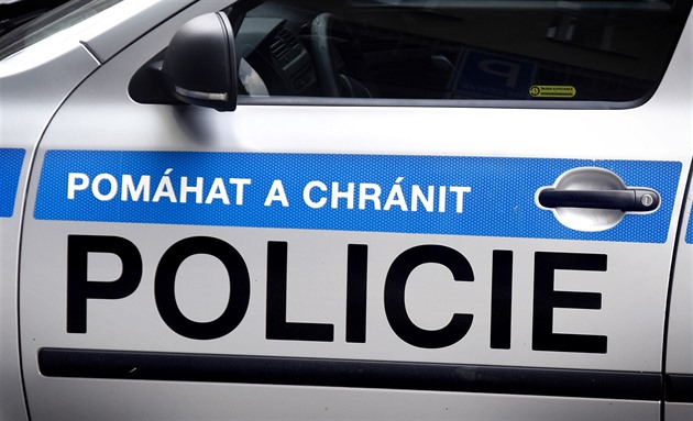 Seniora v Klatovech přejelo vlastní auto, zřejmě ho nezabrzdil