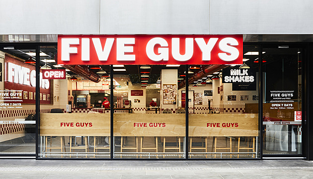 Dva roky čekání na Five Guys v Praze. Proč lidi šílí a čím jsou tak výjimeční?
