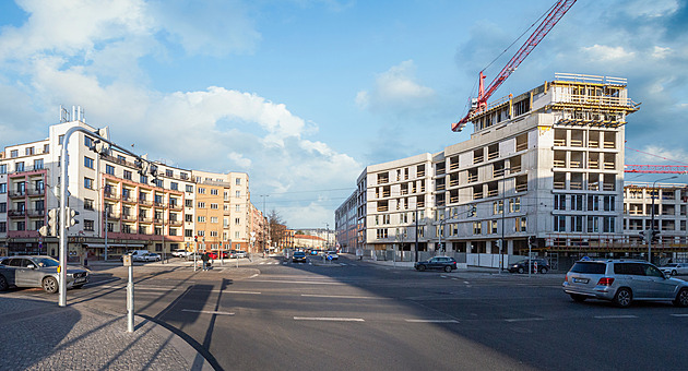 Drahota maří plány obřího developera, odkládá výstavbu stovek bytů v Praze