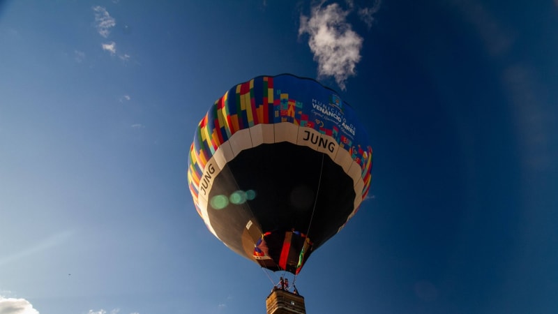 Balony nad letištěm ve Vilniusu: Řídicí věž kvůli nim musela přerušit provoz