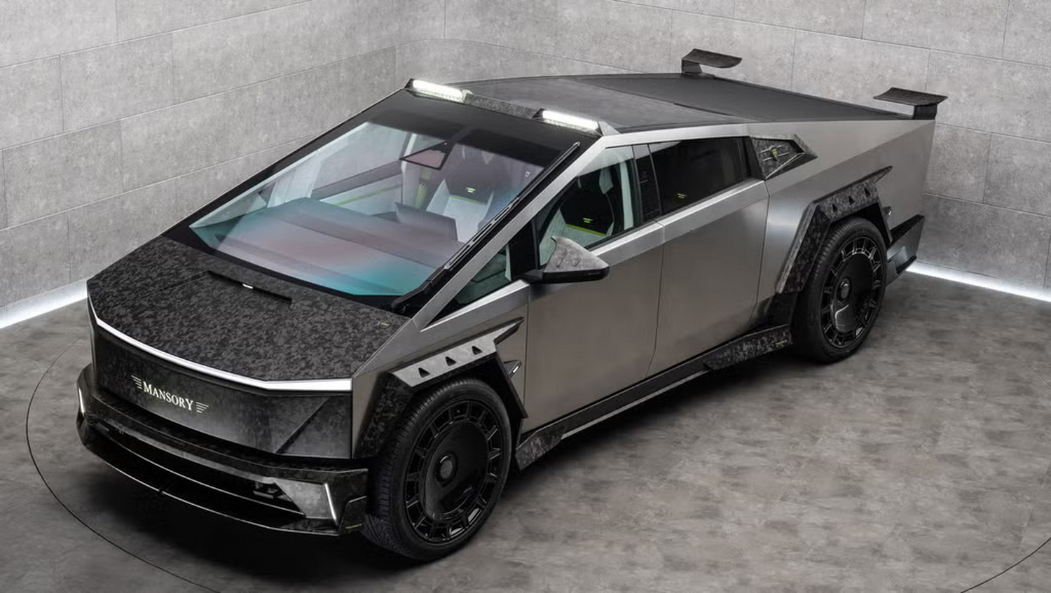 Mansory „Elongation“ Tesla Cybertruck: karbonová noční můra s reflektory na střeše