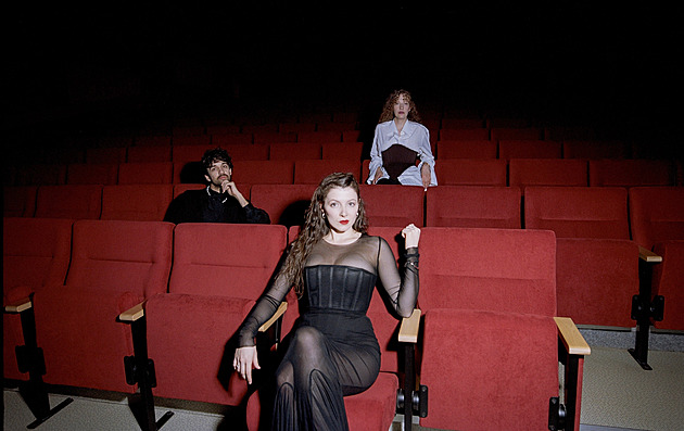 Deset českých alb, která v posledních měsících vyšla a neměla by zapadnout