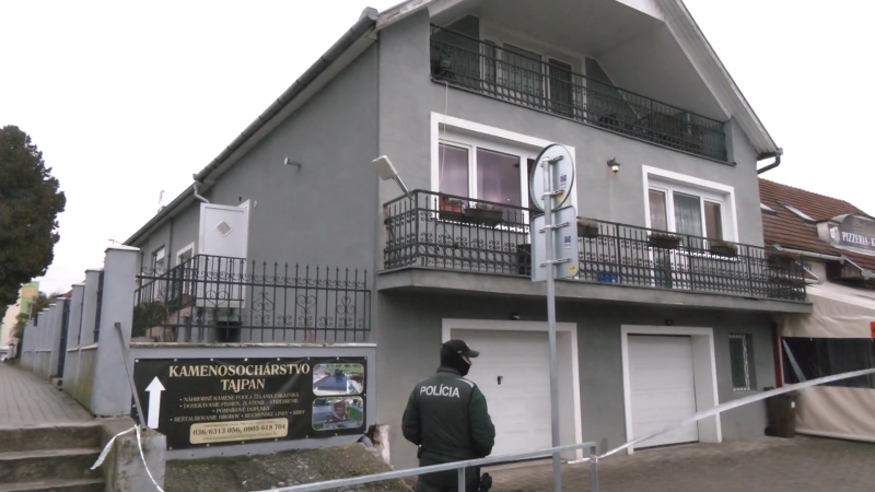 Ubodal ženu s 11letou dcerou, pak si dal vodku a vše nahlásil. Policie odhalila detaily z Levic