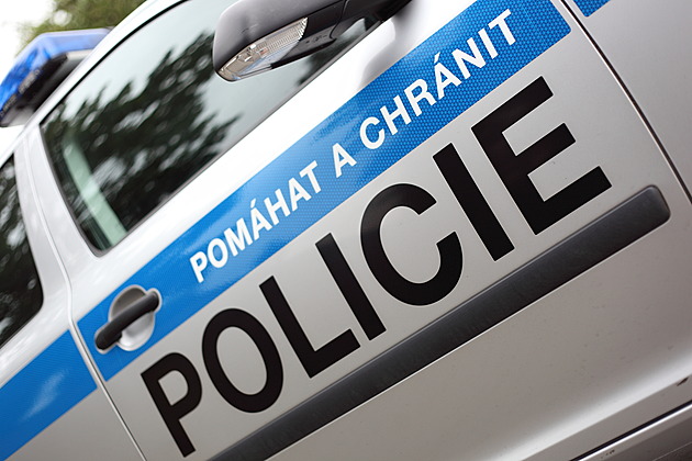 Pražská policie hledá devadesátiletou seniorku. Chodí o berli, trpí demencí