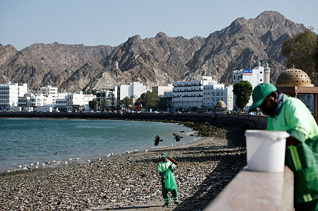 Dovolená pod palbou. Češi dál létají do Ománu, užívají si poloprázdné pláže