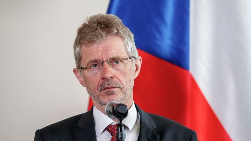 Zákaz letět speciálem? Dorazil až v Itálii, vrací úder Vystrčil. Zveřejnil SMS zprávu Babišovi