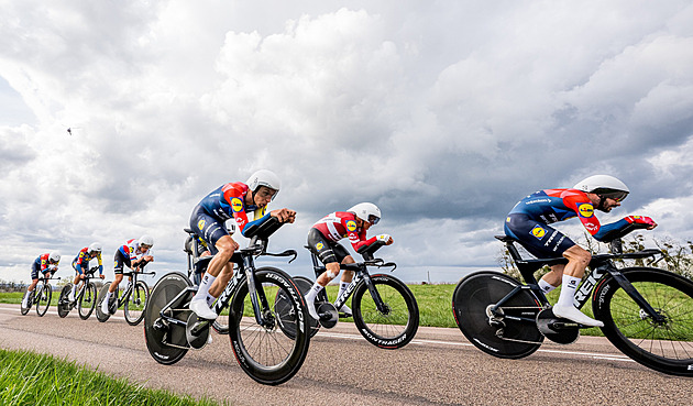 Vackovu týmu Lidl-Trek těsně uniklo na Paříž-Nice vítězství v časovce