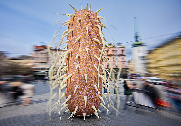 Brnem putuje obří chlupatá bakterie. S městem má speciální souvislost