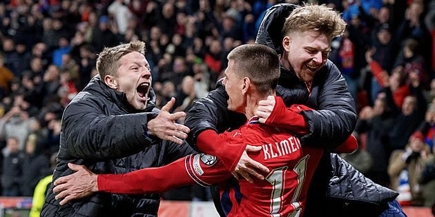 ONLINE: Česko - Dánsko, tři změny v sestavě, hrají Chaloupek, Souček i Zelený