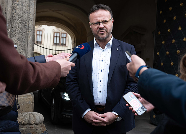 Pokus o ovládnutí, hrozí razantní škrty, nelíbí se šéfům ČT a ČRo rušení poplatků