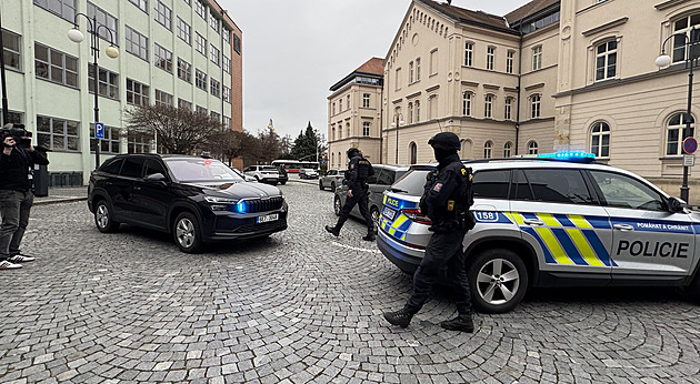 Američanku, zadrženou v souvislosti s požárem v Pardubicích, předají zpět do Česka