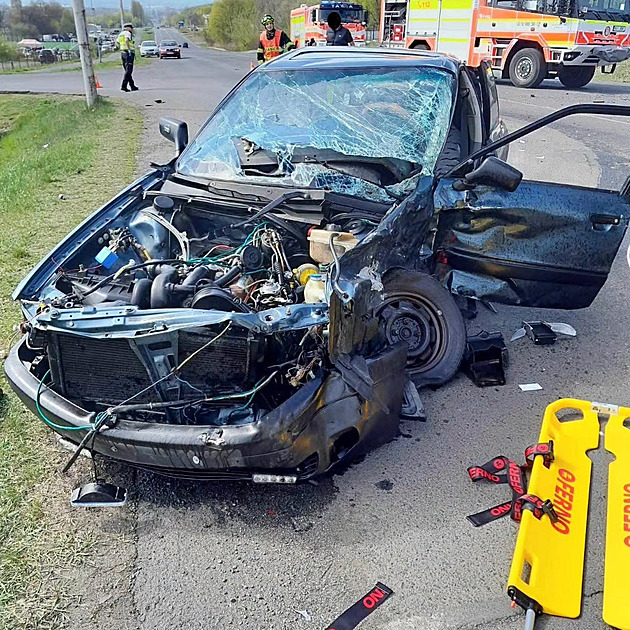 Manželé senioři zemřeli v Mostě po střetu s mustangem. Jeho řidič nadýchal