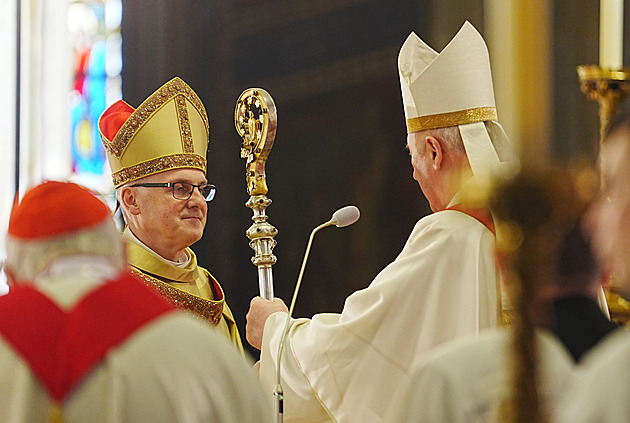 Přibyl se ujal funkce arcibiskupa, na obřad ve Vítu přišli prezident, politici i šlechta