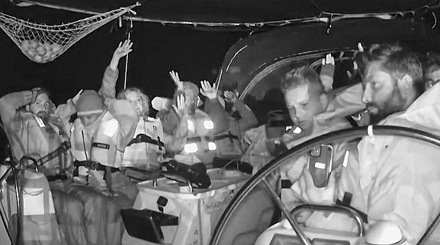 Izrael u Kréty zasáhl proti flotile plující do Gazy. Pirátství, zuří aktivisté