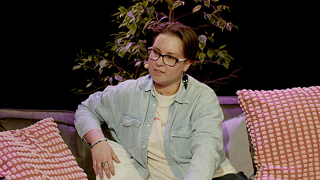 Přestal jsem si lhát do kapsy, říká o své tranzici v Naked Attraction Enn