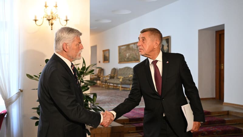 Pavel zpražil Babiše za pozdní příchod. Tak mi to nevyšlo, no, reagoval premiér