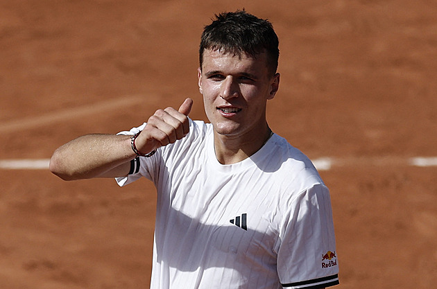 Čtyři české výhry na úvod Roland Garros, Krejčíková nevyužila dva mečboly a končí