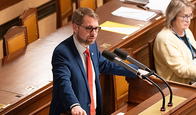 Ať Klempíř rezignuje, vyzval šéf TOP 09. Jinak má ministra odvolat Babiš