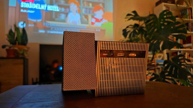 Recenze projektoru TCL PlayCube: mobilní téměř domácí kino schované v rubikově kostce