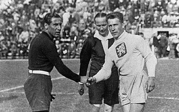 MS 1934: Bolavé vzpomínky na Itálii. Sudí, co zařízl Čechoslováky, se stal celebritou