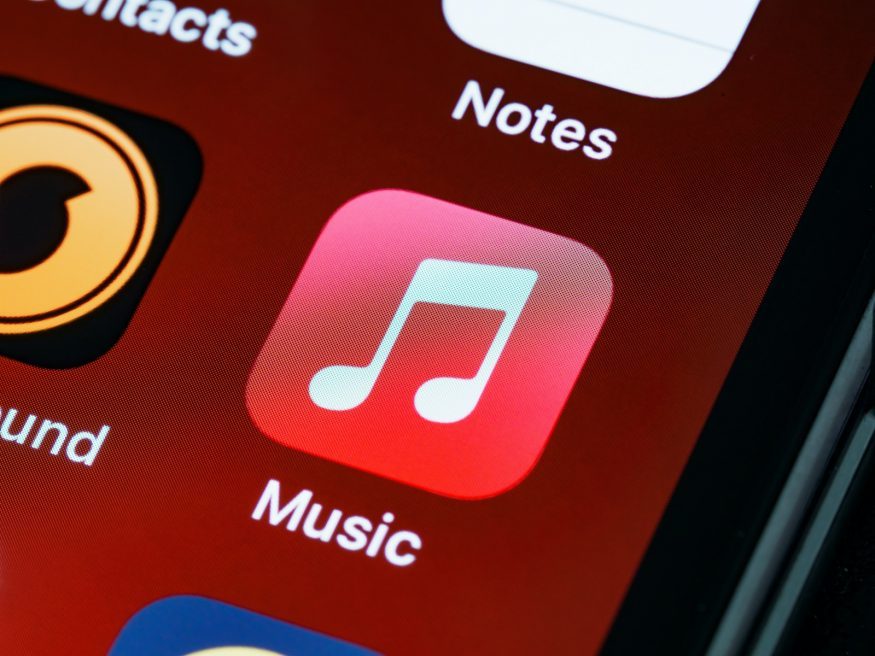 Chystá se bezplatná verze Apple Music? Uživatelům dávají naději dva tajemné řádky kódu