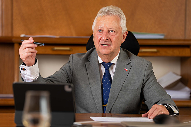 Pro účast Pavla ruku nezvednu. Zůna o summitu NATO, české armádě i Okamurovi