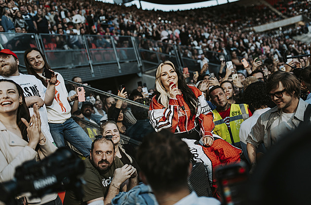 Ewa Farna vydá v pondělí desku. Fanoušci z koncertu v Edenu ji mají první